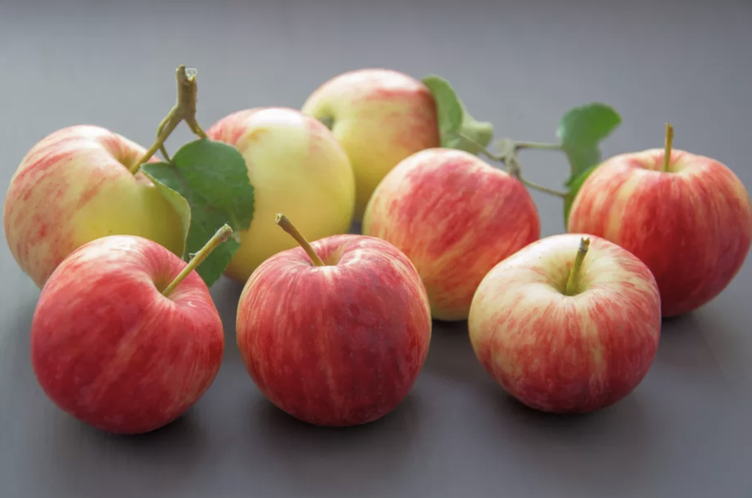 Braeburn apples